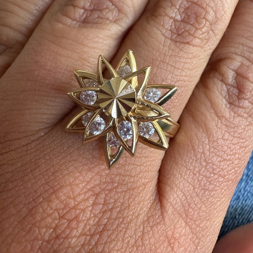 ❌SOLD ❌14k gold flower spinner ring